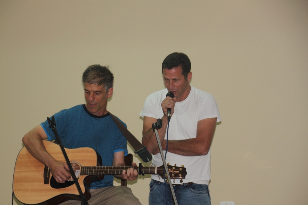 ערב שירה בציבור_שכניה 2012