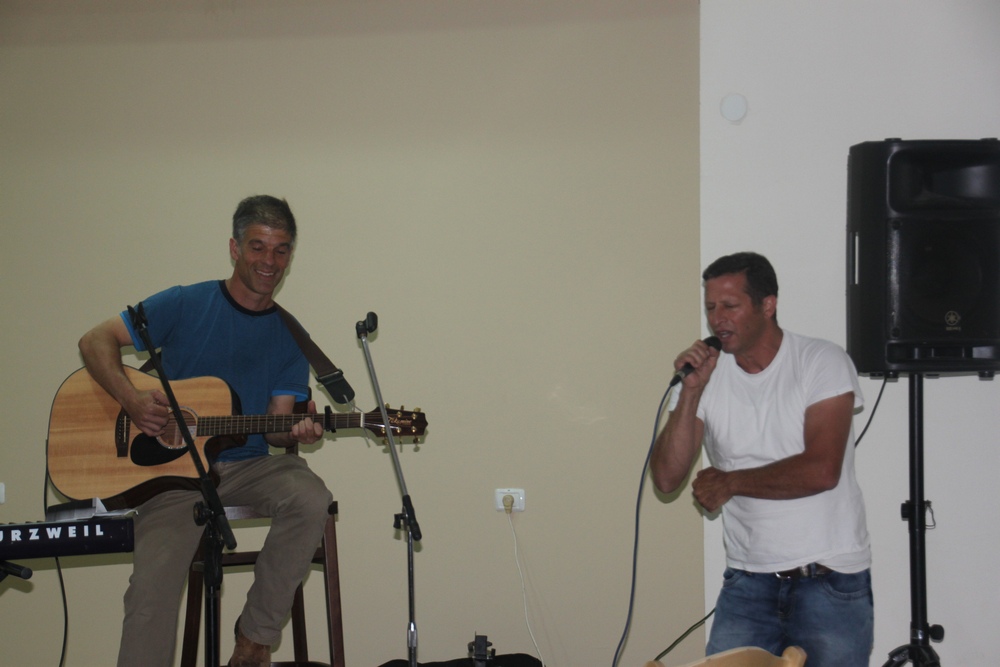 ערב שירה בציבור_שכניה 2012